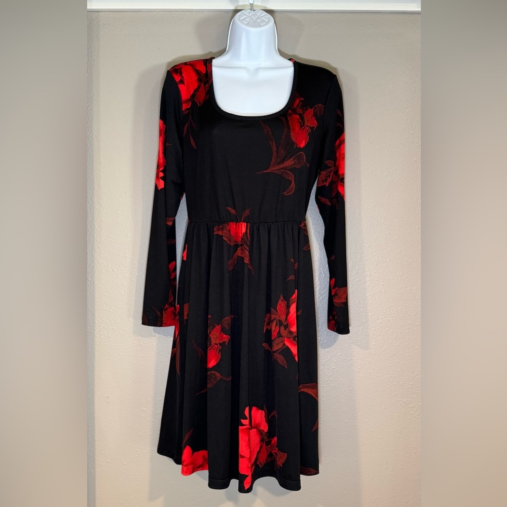Spruce & Sage Chic Long Sleeve Black and Red Floral Dress Size 0X like a Large